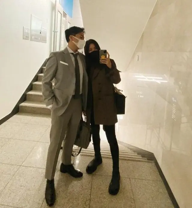 タレント兼CEOキム・ジュンヒ、愛あふれる”ビジュアル夫婦ショット”公開（画像提供:wowkorea）