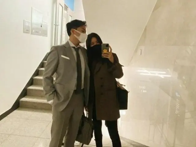 タレント兼CEOキム・ジュンヒ、愛あふれる”ビジュアル夫婦ショット”公開（画像提供:wowkorea）