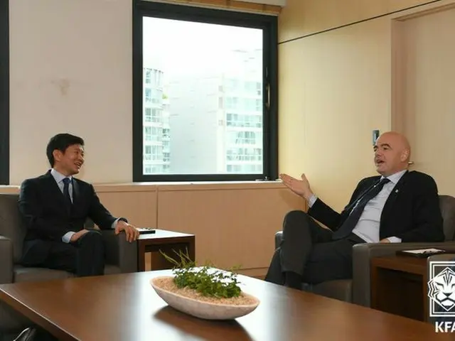国際サッカー連盟（FIFA）のインファンティノ会長がチョン・モンギュKFA会長の3選就任を祝うメッセージを伝えた。（画像提供:wowkorea）