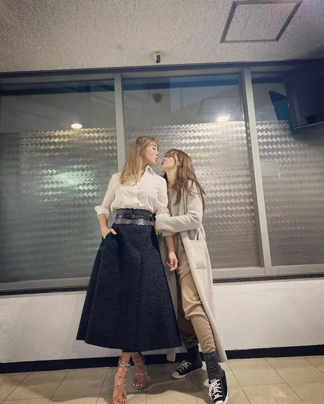オク・チュヒョン＆ソン・ユリ（元Fin.K.L）、キスショットを公開＝変わらない妖精たちの友情（画像提供:wowkorea）