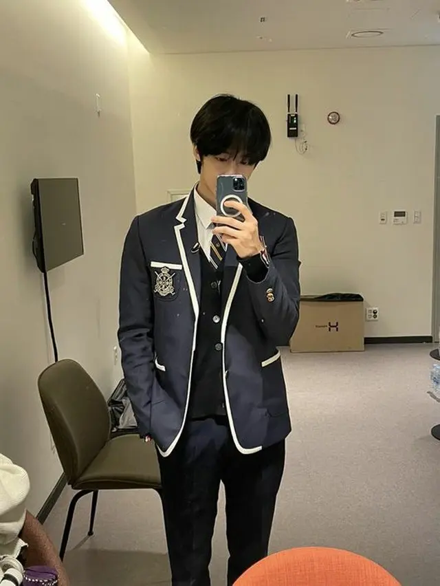 「MONSTA X」ヒョンウォンが制服を完璧に着こなした。（画像提供:wowkorea）