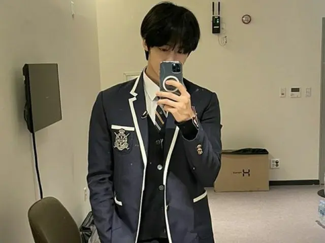 「MONSTA X」ヒョンウォンが制服を完璧に着こなした。（画像提供:wowkorea）