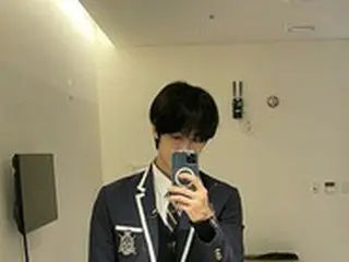 「MONSTA X」ヒョンウォン、制服姿で童顔美を発揮