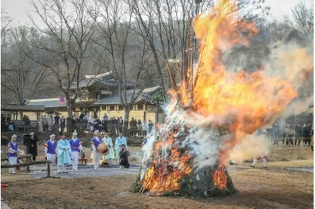 例年行われるイベントの様子（韓国民俗村提供）＝（聯合ニュース）≪転載・転用禁止≫