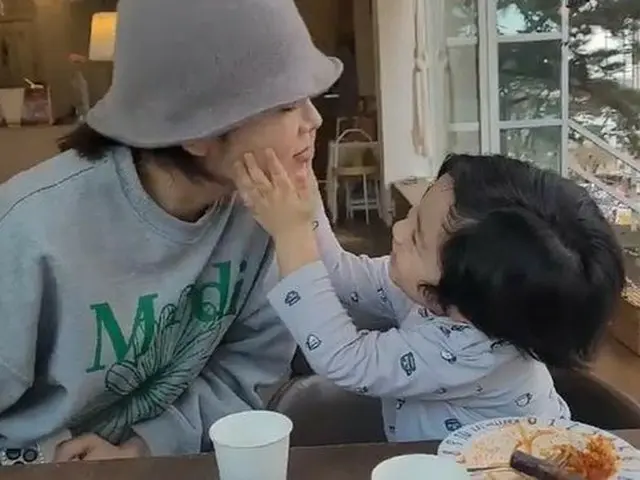 中国人俳優ガオ・ズーチーと離婚した女優チェリム、息子との幸せな日常を公開 「君とわたし、わたしたち」（画像提供:wowkorea）