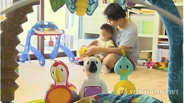 育児休暇を取得する男性が増加している＝（聯合ニュース）