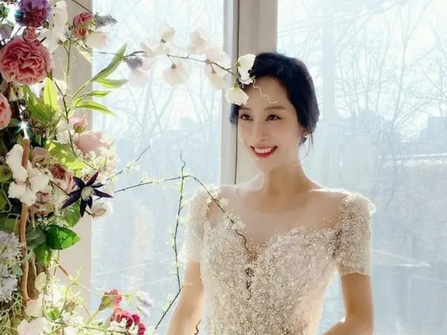 “妊娠6か月”チョ・ミナ（元JEWELRY）、結婚式控えて優雅なウエディングドレス姿公開（画像提供:wowkorea）
