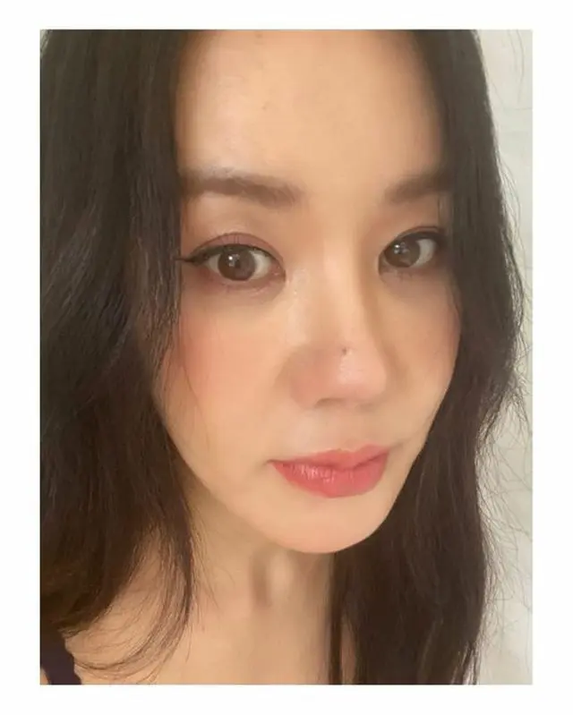オム・ジョンファ、どこを見ても50代に見えない（画像提供:wowkorea）