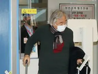 “認知症の妻放置説”ピアニストのペク・コヌ、韓国に帰国し一連の騒動にコメント 「妻は平穏に過ごしている」
