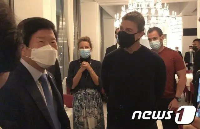 韓国のパク・ビョンソク国会議長、トム・クルーズとアブダビで遭遇（画像提供:wowkorea）