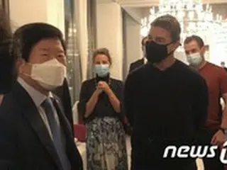 韓国のパク・ビョンソク国会議長、トム・クルーズとアブダビで遭遇