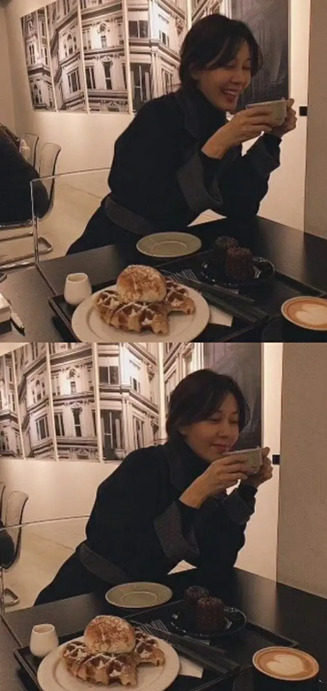 女優キム・ハヌル、カフェでのティータイムも画報撮影現場に早変わり？（画像提供:wowkorea）