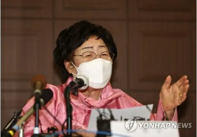 記者会見する李容洙さん＝16日、ソウル（聯合ニュース）