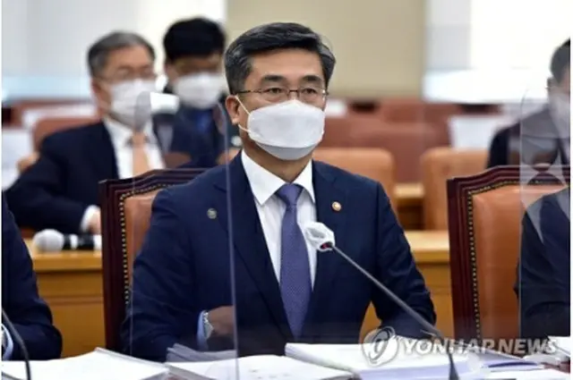 国会国防委員会の全体会議に出席した徐旭氏＝１７日、ソウル（聯合ニュース）