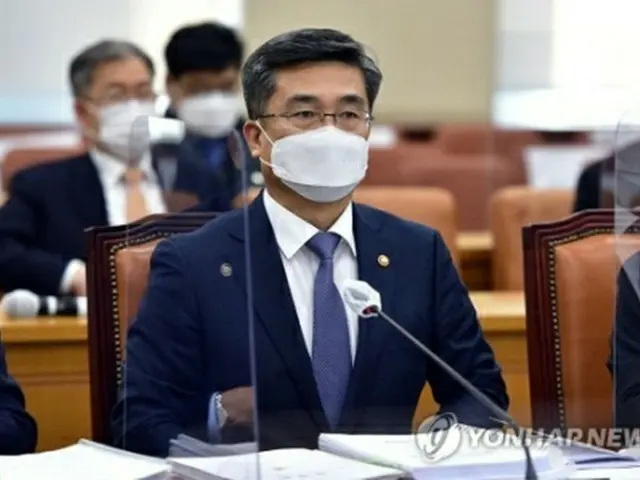 国会国防委員会の全体会議に出席した徐旭氏＝１７日、ソウル（聯合ニュース）