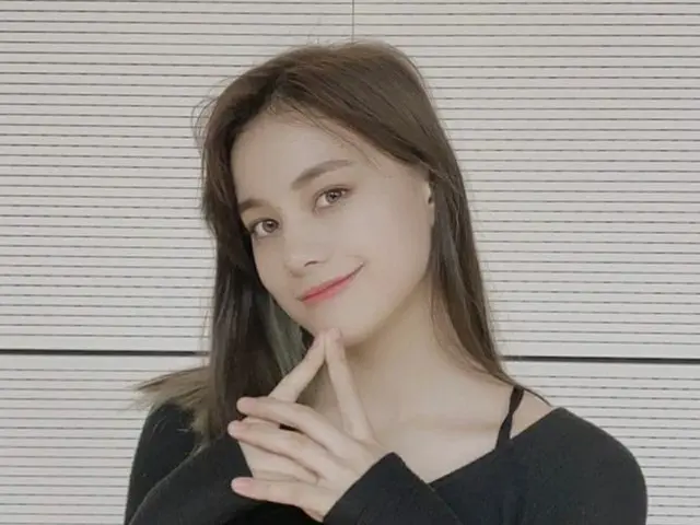 “もうすぐ16歳”「NiziU」のNINA、最強末っ子のビジュアルで一日を癒す…完成された美しさで魅了（画像:「NiziU」公式インスタグラム）