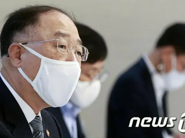 韓国経済副首相「新型コロナ被害支援財政拡張・早期執行…政策金融495兆ウォン供給」（画像提供:wowkorea）
