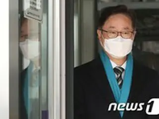 パク法務部長菅「シン・ヒョンスが共に文大統領を補佐すべき…明日電話する」=韓国