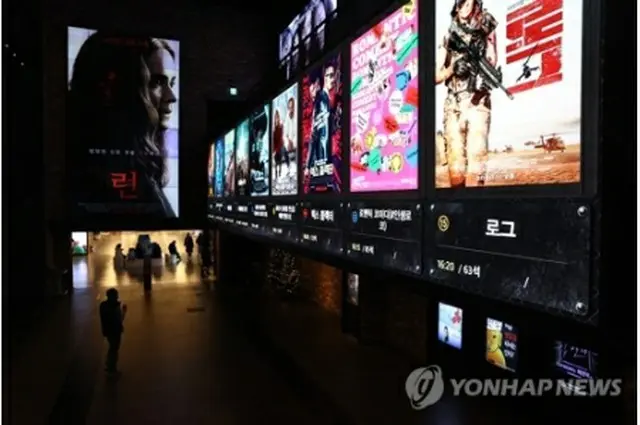 人影のまばらなソウル市内の映画館＝（聯合ニュース）