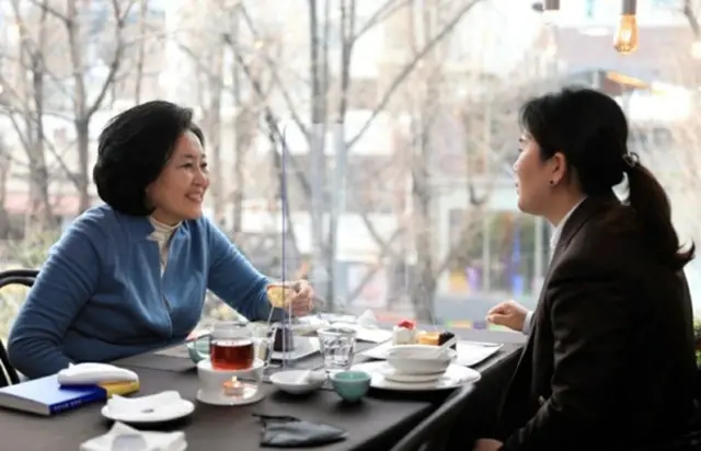 パク・ヨンソン（朴映宣）ソウル市長選挙立候補者とK注射器メーカーの副社長（画像提供:wowkorea）