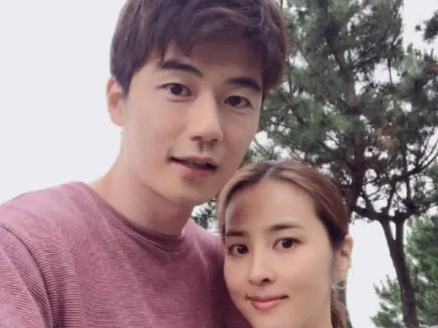 サッカー選手キ・ソンヨン、妻である女優ハン・ヘジンとの日常を公開…どんどん似ていく夫婦の笑顔（画像提供:wowkorea）