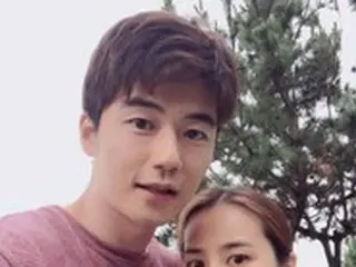 サッカー選手キ・ソンヨン、妻である女優ハン・ヘジンとの日常を公開…どんどん似ていく夫婦の笑顔