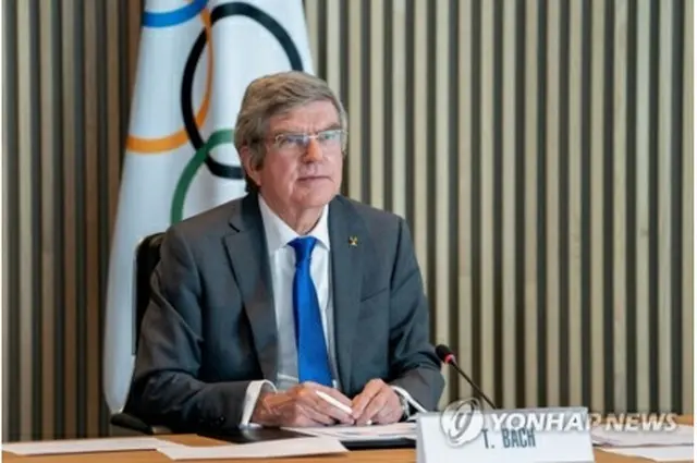 理事会の結果を説明するIOCのバッハ会長＝（AFP＝聯合ニュース）