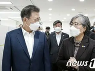 文大統領、ワクチン接種初日に保健所を視察
