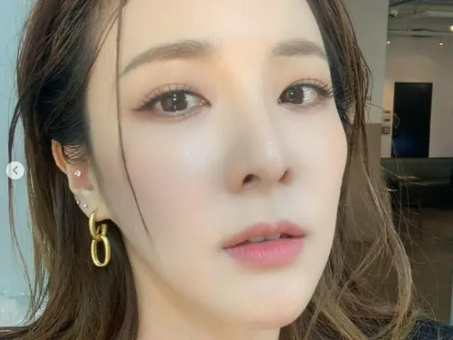 DARA（元2NE1）、健康不安説について語る…「甲状腺の健康異常？健康だと伝えたい」（画像提供:wowkorea）