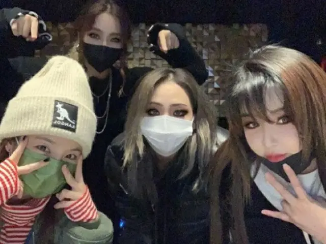 「2NE1」出身BOM、「私たちのリーダー」とCLの誕生日をメンバー全員ショットでお祝い…変わらぬカリスマと友情（画像提供:wowkorea）