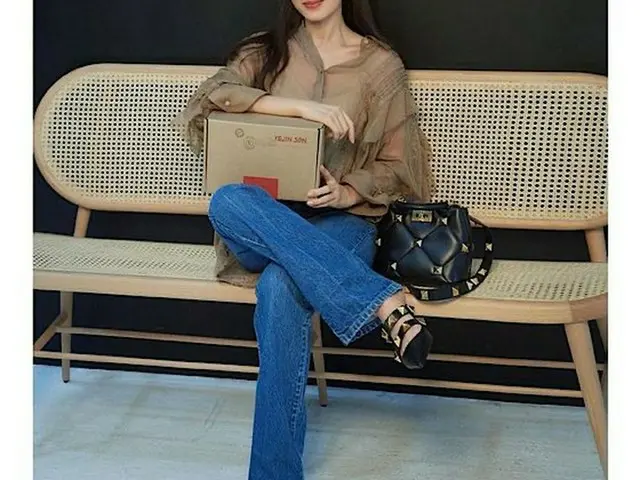 女優ソン・イェジン、ヒョンビンに愛されてより輝く美貌…シースルーの衣装&ブランドバッグを消化した女神(画像提供:wowkorea)