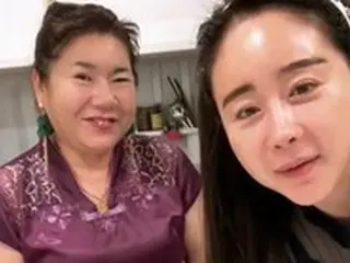 ”18歳年下”夫との不仲説を克服した女優ハム・ソウォン、姑とのツーショットで「幸せな日常」公開