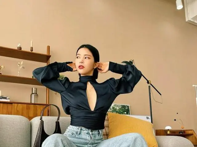 「MAMAMOO」ソラ、胸元＆背中が大胆に開いた衣装で堂々としたポージング披露（画像提供:wowkorea）