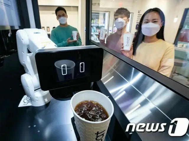 最先端コンビニの未来？ ダナル ロボットカフェ搭載プラットフォーム公開 = 韓国（画像提供:wowkorea）