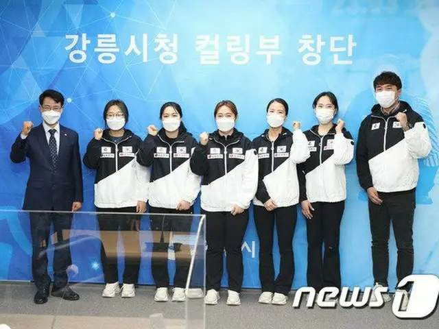 メガネ先輩ら“チームキム”韓国女子カーリング、2022北京冬季五輪に向けて江陵市庁で再出発（画像提供:wowkorea）