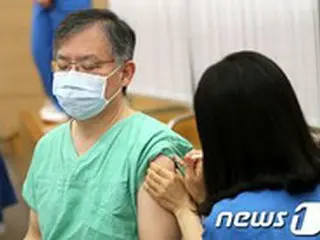 コロナワクチン接種、29万6380人が1次接種終える、死亡事例累積7人＝韓国