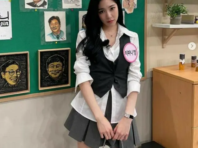 ティファニー（少女時代）、美脚健在のキラリと光る制服ショット…「知ってるお兄さん」出演へ（画像提供:wowkorea）
