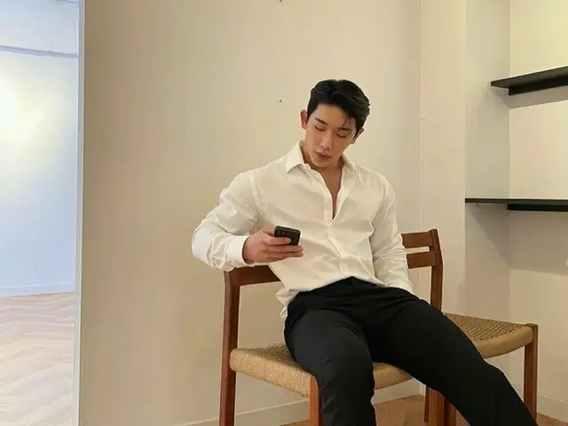 歌手ウォノが唯一無二のスーツを自慢した。（画像提供:OSEN）