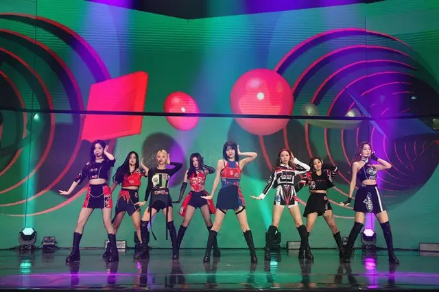 ガールズグループ「TWICE」が5月12日、日本で新しいシングル「Kura Kura」を発表する。（画像提供:wowkorea）