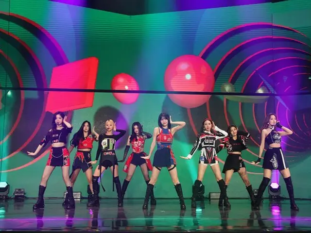 ガールズグループ「TWICE」が5月12日、日本で新しいシングル「Kura Kura」を発表する。（画像提供:wowkorea）