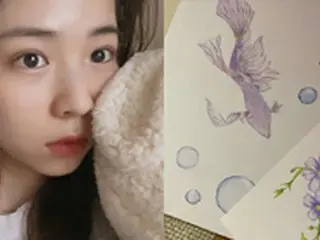 「NiziU」のMAYA、繊細なタッチの絵を披露「久しぶりに絵を描いてみた」…自身のカラー紫を配色