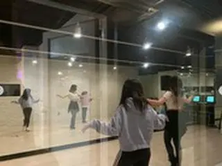 俳優イ・ボムスの妻イ・ユンジン、娘のガールズグループデビュー準備中？…しっかりダンス練習中