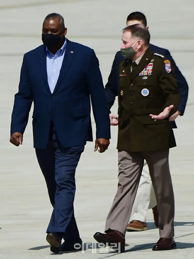 オースティン米国防長官は17日午前、韓国京畿道平澤市の米空軍基地に到着した（画像提供:wowkorea）