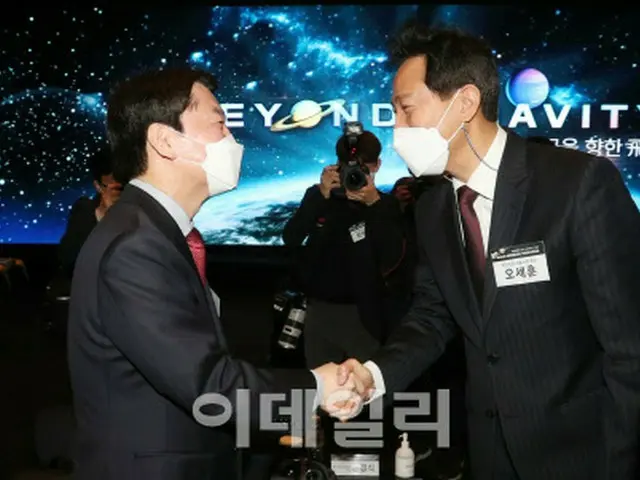 国民の党の安哲秀候補（左）と国民の力の呉世勲候補（右）（画像提供:wowkorea）