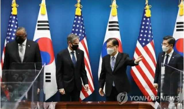 ２プラス２に出席した（右から）韓国の徐旭（ソ・ウク）国防部長官、鄭義溶（チョン・ウィヨン）外交部長官、ブリンケン米国務長官、オースティン米国防長官（写真共同取材団）＝１８日、ソウル（聯合ニュース）