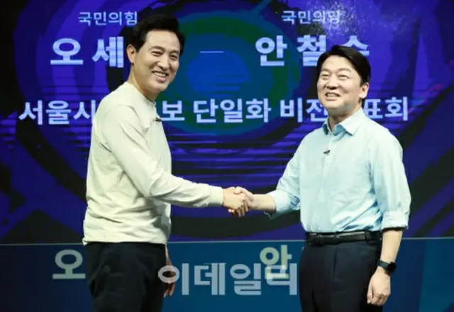 韓国ソウル市長選挙で「野党圏の候補一本化」により競いあっている、野党“国民の党”安哲秀 代表（右）と、野党第一党“国民の力”の呉世勲 候補（画像提供:wowkorea）