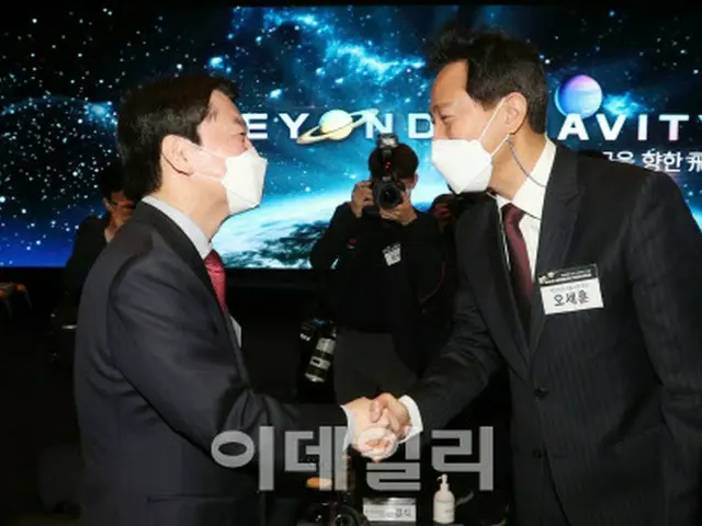 安哲秀国民の党候補（左）と呉世勲国民の力候補（右）（画像提供:wowkorea）