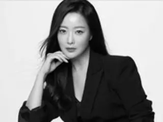 女優キム・ヒソン、モノクロームな被写体でも光を放つまぶしい美しさ