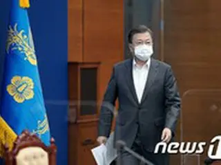 韓国文大統領、新型コロナAZワクチンを公開接種「第1号」…満65歳以上で