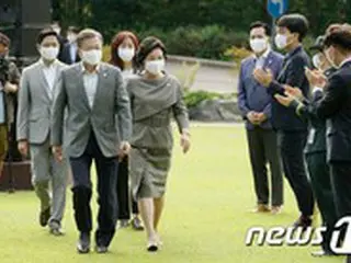 文大統領夫妻、ソウル市内の保健所でアストラゼネカ製ワクチン接種